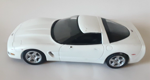 1997 Chevrolet Corvette C5 Brookfield Collectors Guild 1/24 White LOOSE READ
