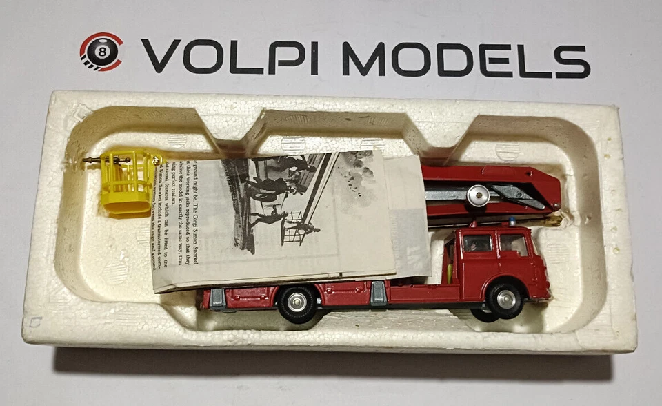 CORGI TOYS - 1127 Simon Snorkel Fire Engine + box originale + foglio istruzioni - Immagine 2 di 4