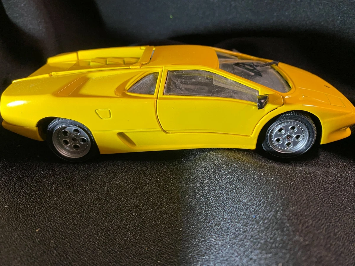 Testors Burago Lamborghini Diablo Yellow 1:24 Scale Die Cast Metal Model Car