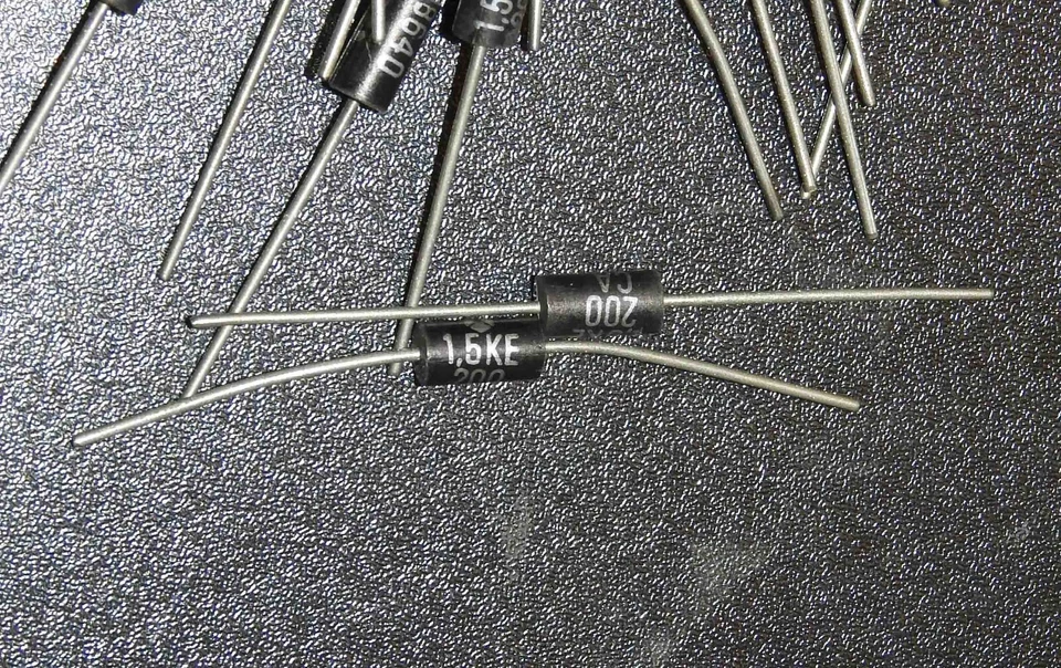 60 piezas 1.5KE200CA o 1N6303CA Diodo TVS Serie 1.5KE Bidireccional DO-201 Foto 2 de 4