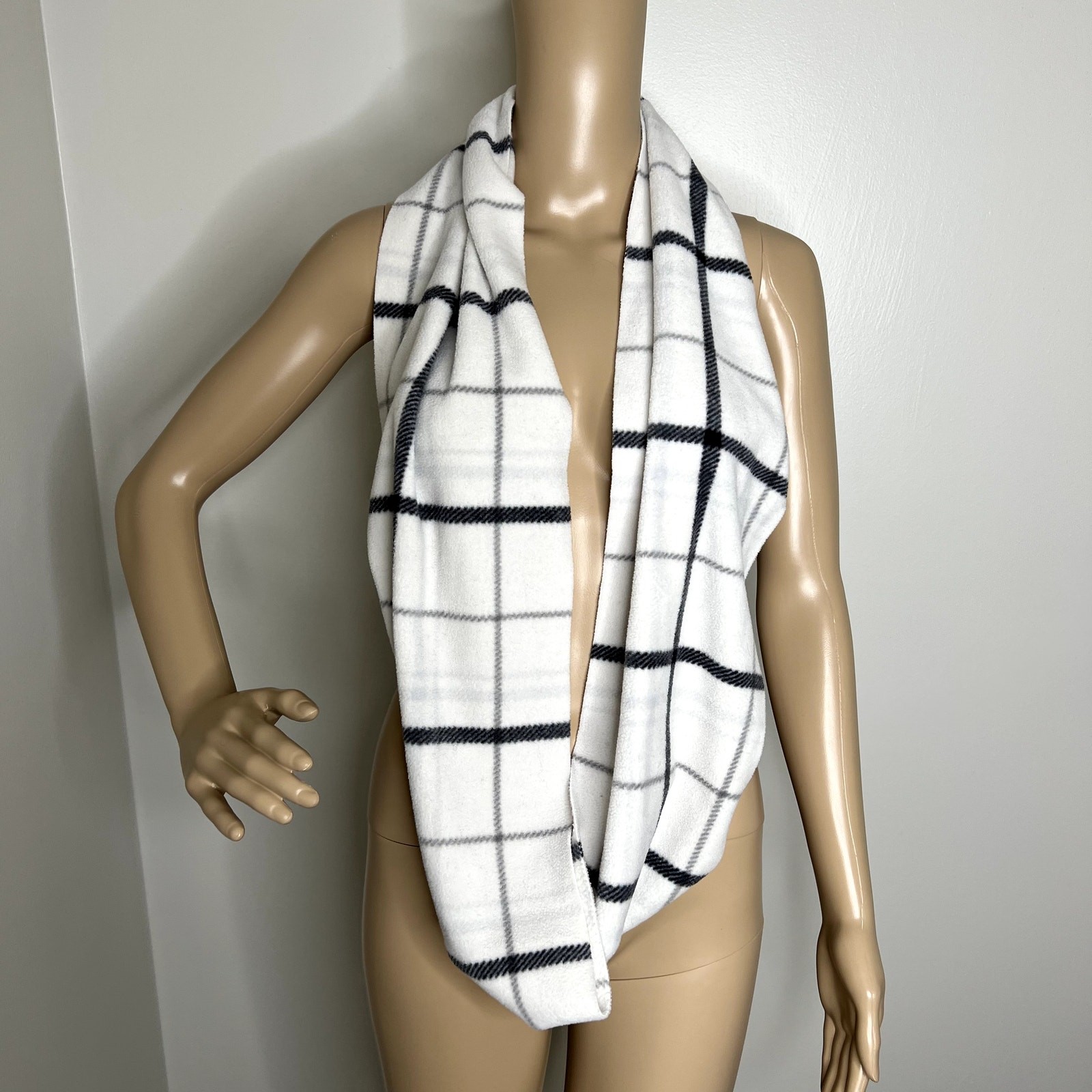 Old Navy White Plaid Patterned Infinity Scarf - image 6