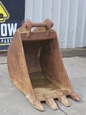 24 INCH / 2FT BUCKET / ON  65MM PINS / WITH TEETH / TO SUIT 13 TON EXCAVATORS