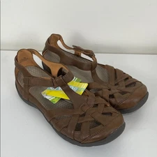 NWT BareTraps Brown Strappy Comfort Shoes Women’s 7 Fimley