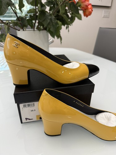 New! Chanel Patent Calfskin Yellow & Black Leather CC Pumps Shoes EU39.5 $1,100 - Picture 9 of 9