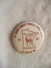 PE- 1985 LE SUEUR COUNTY PIONEER POWER ASSN  PIN BADGE #30088 (NICE!!!