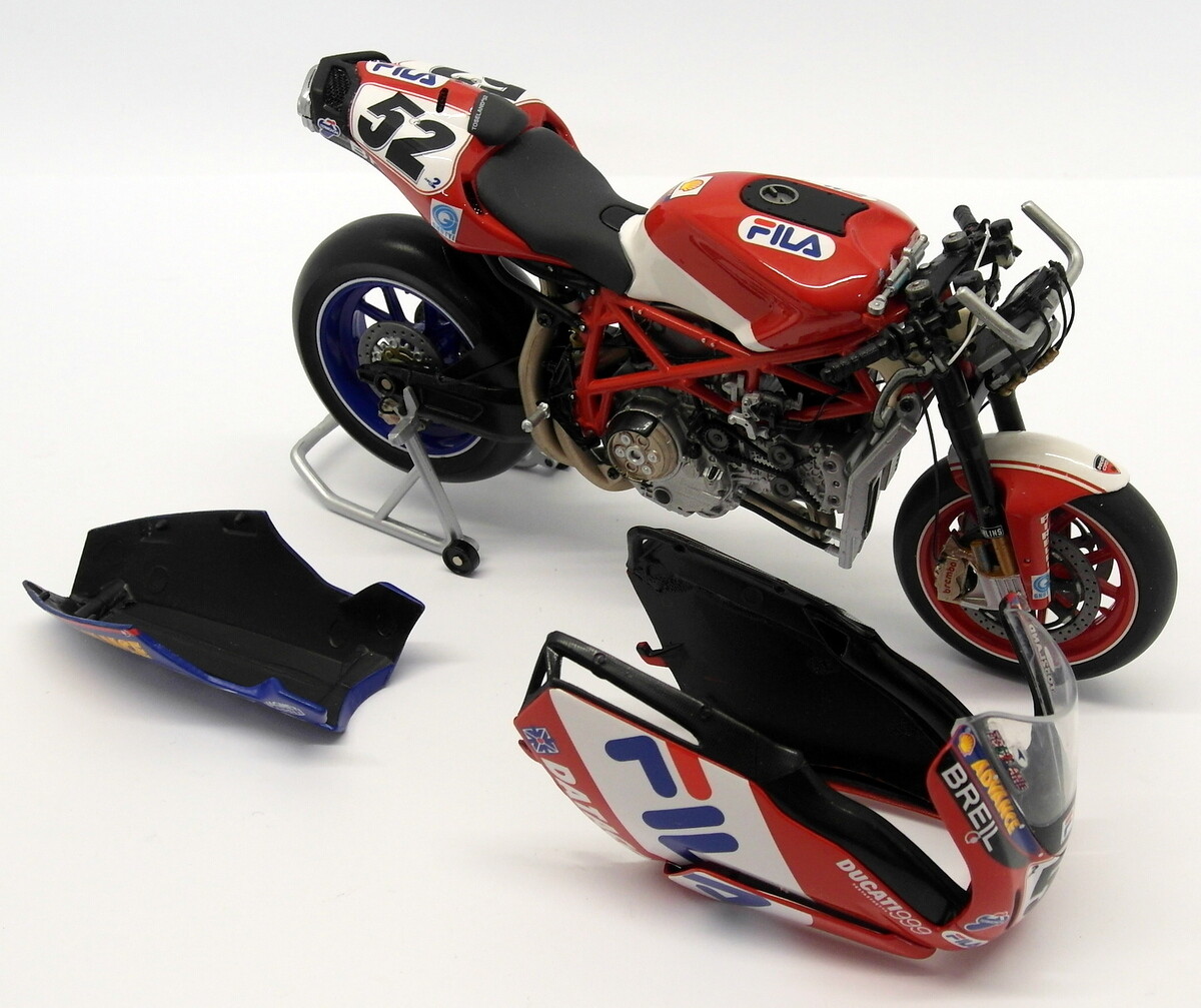 Minichamps 1/12 Scale 122 040252 Ducati 999R F04 WSB 04 James