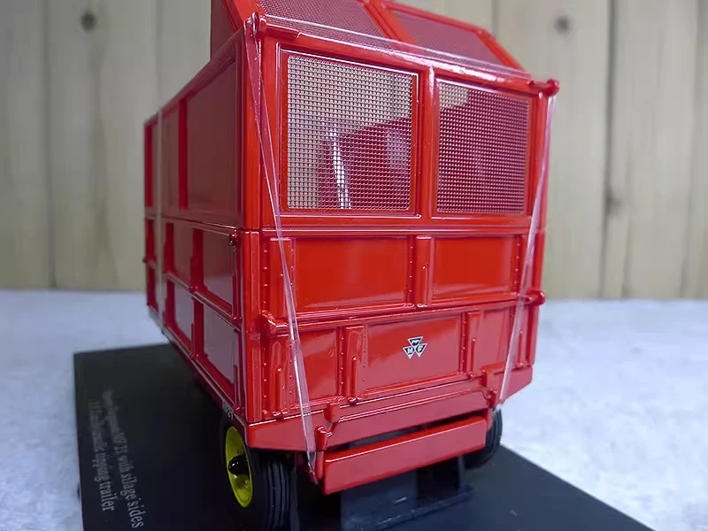 UH 1/32 Massey Ferguson MF 21 3.5 Ton Hydraulic Tipping Trailer Model 6241 - Image 4 of 4