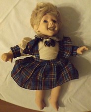 Stara lalka z porcelanowymi ramionami głowy i nogami dobrze zachowana, prawdziwe włosy