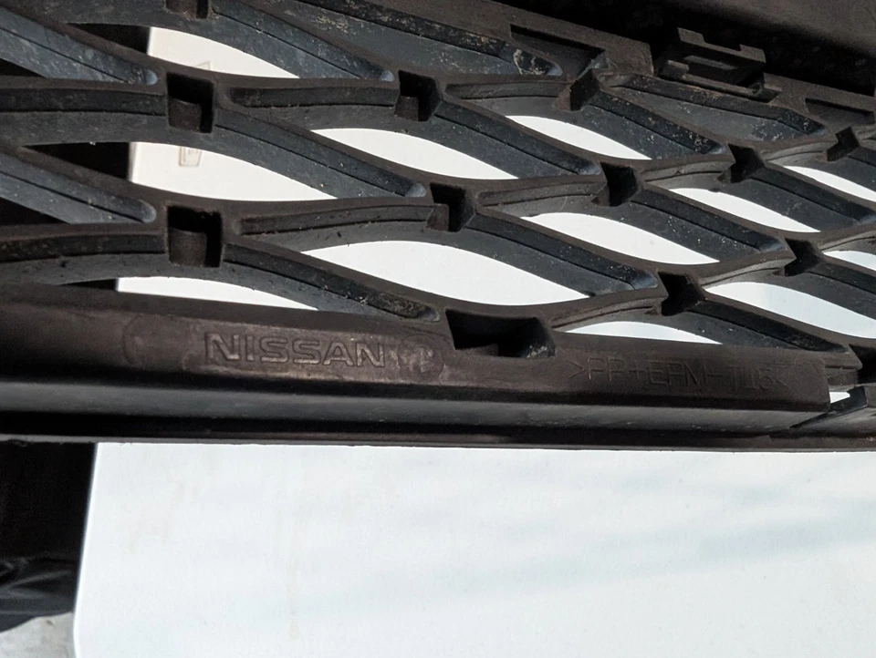 Оригинальная нижняя решетка переднего бампера для Infiniti Q60 2017-2022 62254-5CA0A от оригинального производителя - Изображение 3 из 3