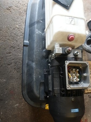 Hydraulic pump. 10L.  2.2 kw. 3 phase + Single Acting Cylinder 50cm Stroke. Used