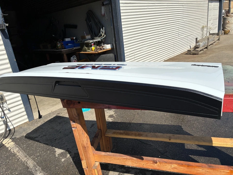 2020 2021 2022 2023 SIERRA 2500 3500 TAILGATE push button handle - Image 4 of 4