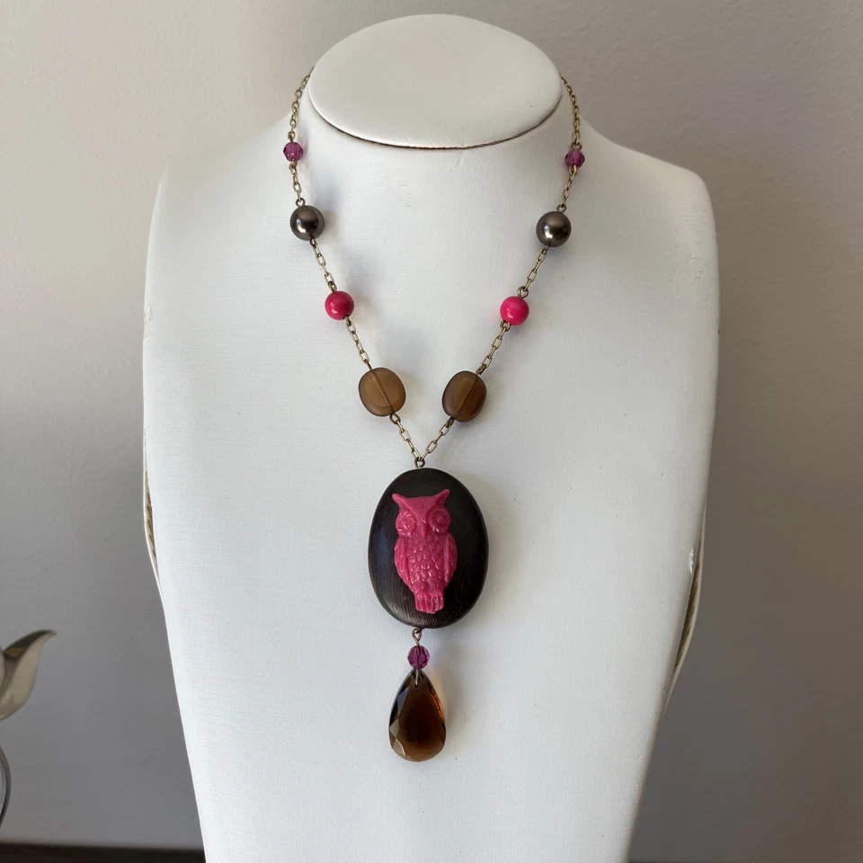 Collar Colgante Tarina Tarantino Madera Búho Rosa Y2K Raro Tono Dorado Declaración Foto 2 de 4