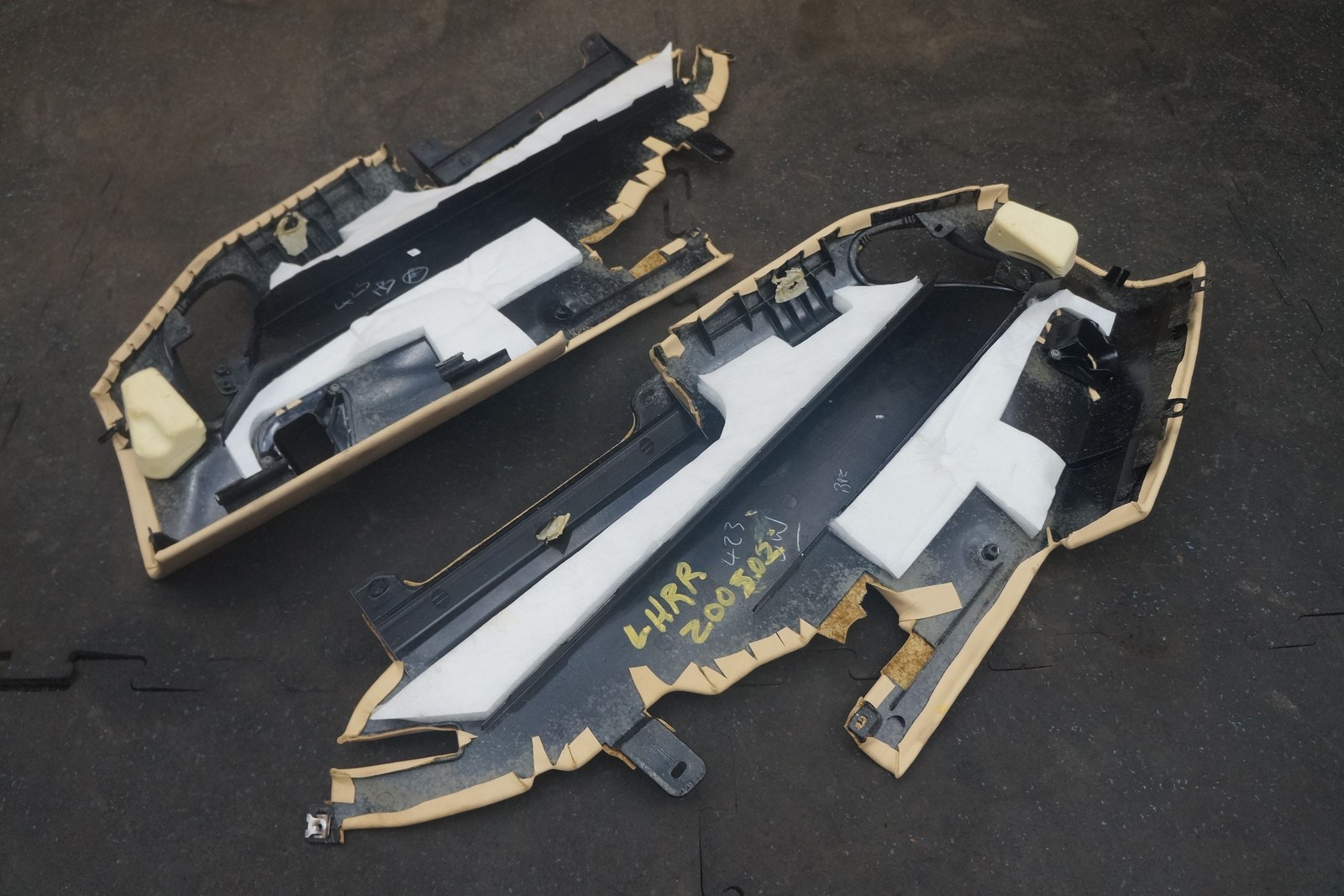 Set Rear Left Right C Post Pillar Trim Panel OEM Aston Martin Rapide S 2014