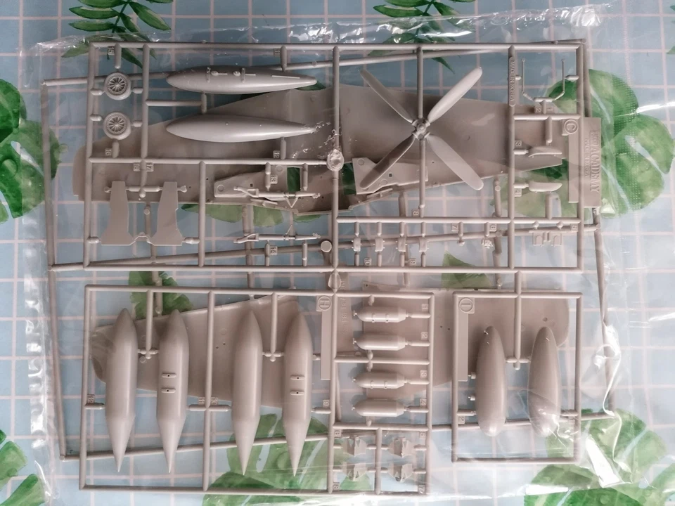 ACADEMY 1/48 F8F-1/2 BEARCAT "FRENCH AIR FORCE" INDOCINA ITEM N° 12201 - Immagine 4 di 4