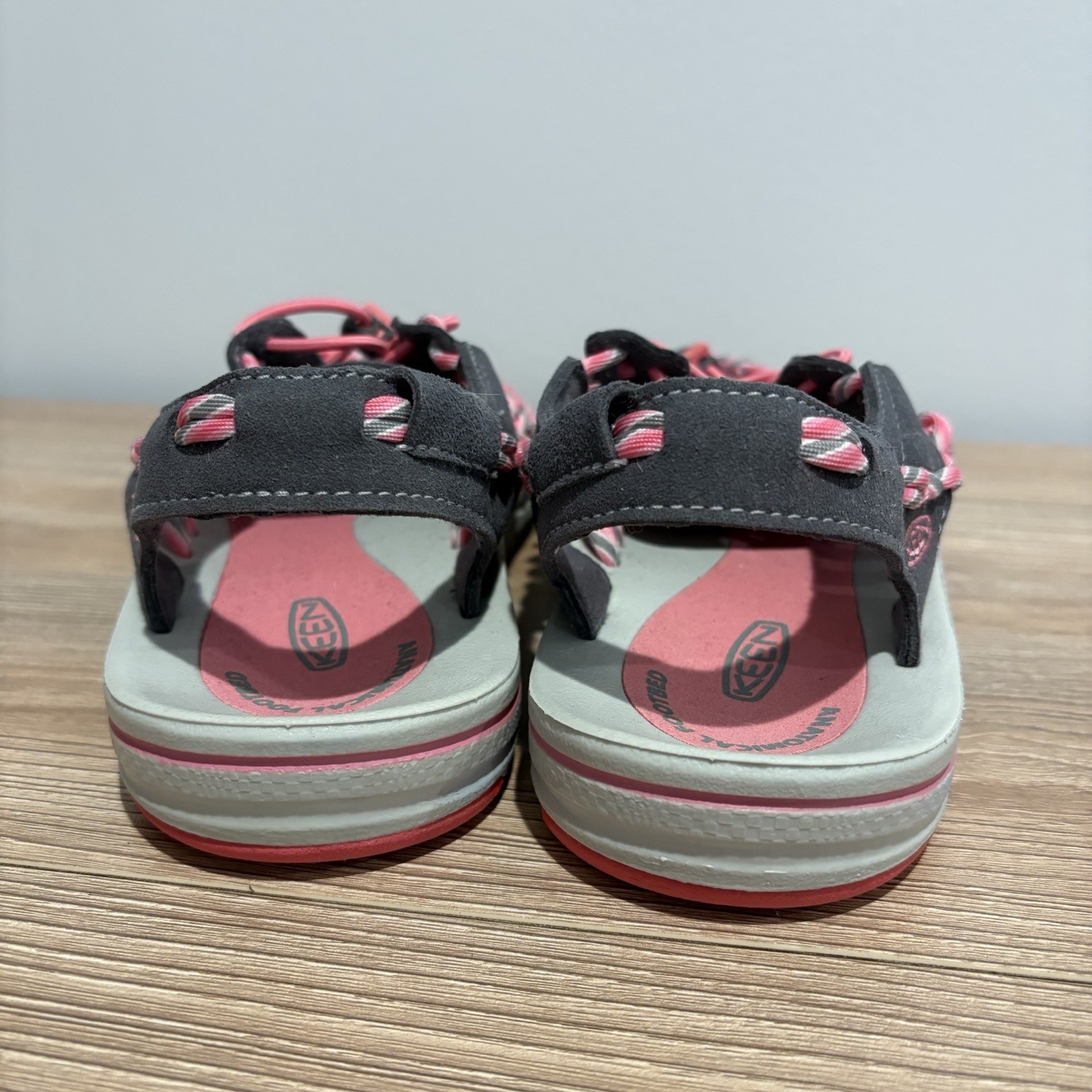 Sandali da pescatore Keen Uneek in corda intrecciata outdoor abbigliamento attivo rosa grigio taglia 8 5