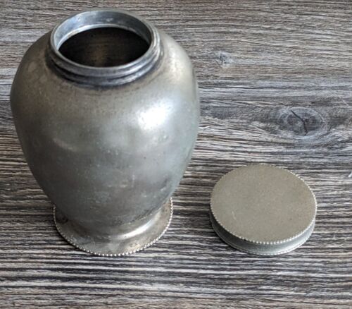 Pot à couvercle en étain allemand ERHARDI 1643 ou pot à boissons avec vis  - Photo 1 sur 10