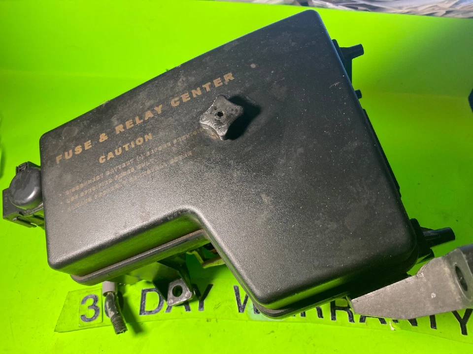 RAM 1500 2500 3500 2002-2005 RELÉ DE CAJA DE FUSIBLES DE ALIMENTACIÓN INTEGRADA 56051039AD Foto 2 de 4