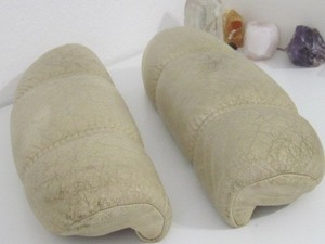 Ekornes Stressless Cream color Leather Arms 1970's era cat scratches chair s12