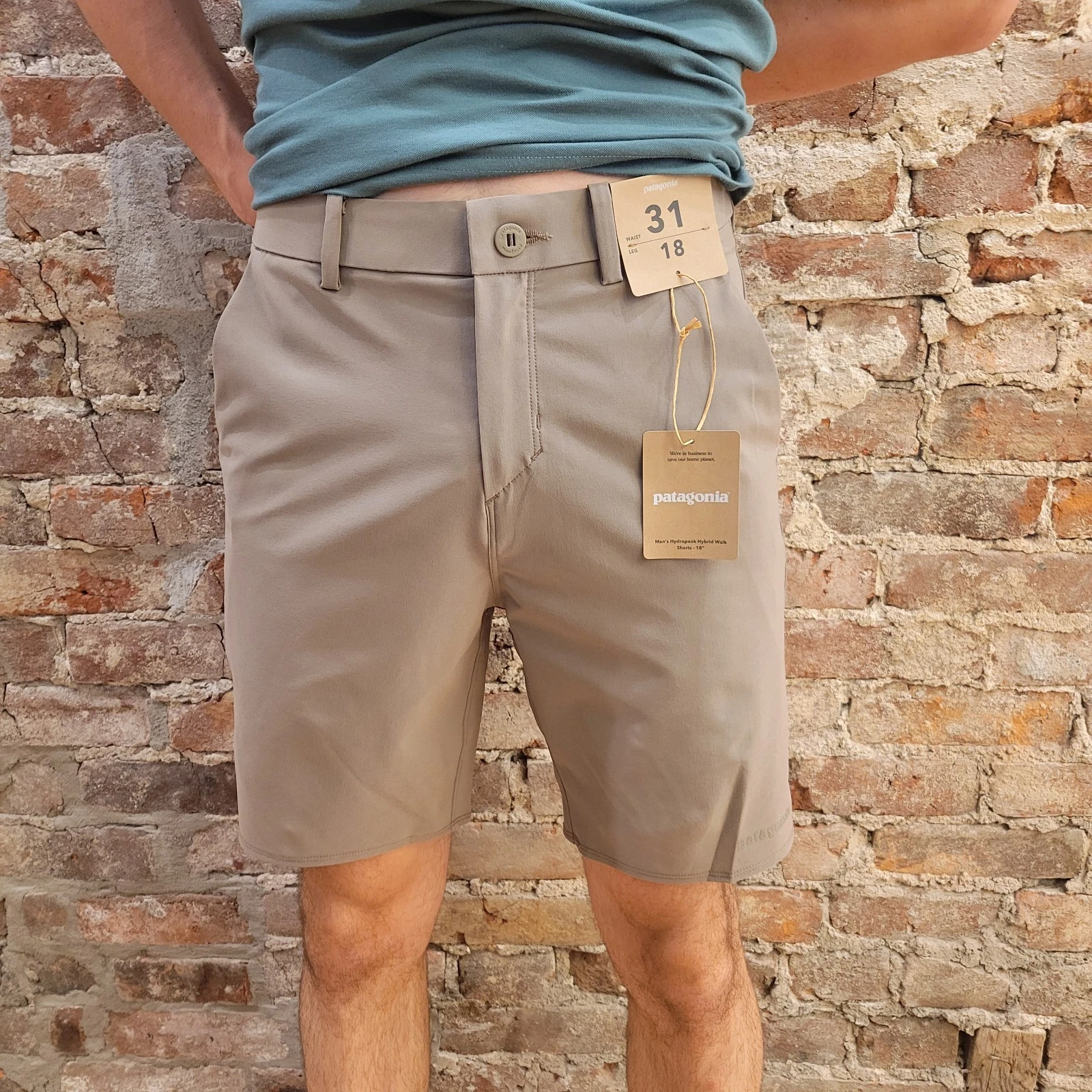 NWT Men Patagonia Hydropeak Hybrid Walk 18in Outseam Short Wing Grey #86476-WNGY