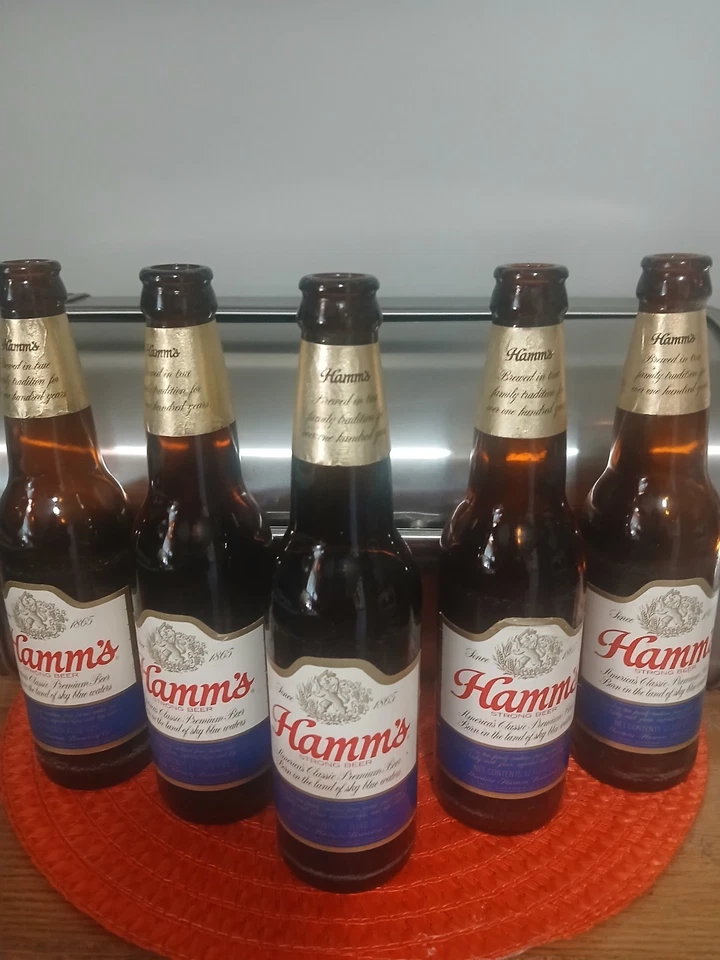 Botella de cerveza hamms vintage elaborada en verdadera tradición familiar Foto 3 de 4