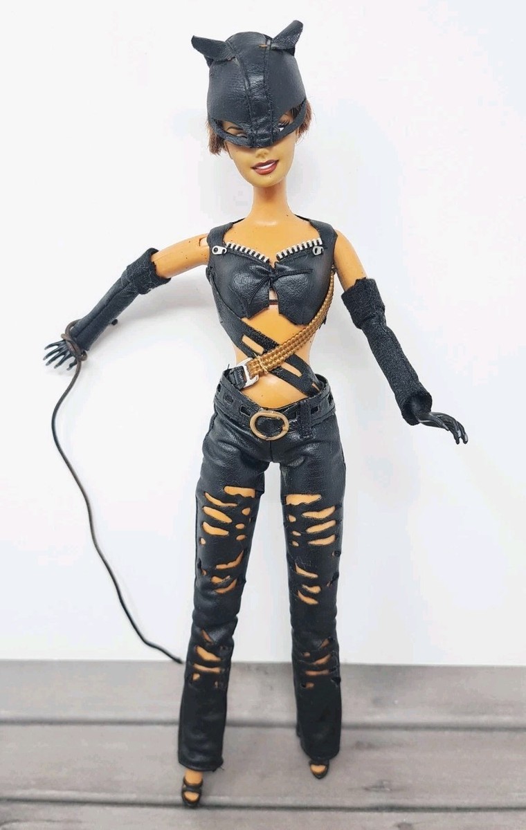 Mattel Barbie Catwoman DC Comics 2004 Halle Berry Collector B5838