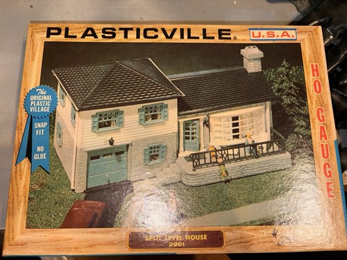 Plasticville HO Scale # 2901-198 Split Level House Model Kit With
