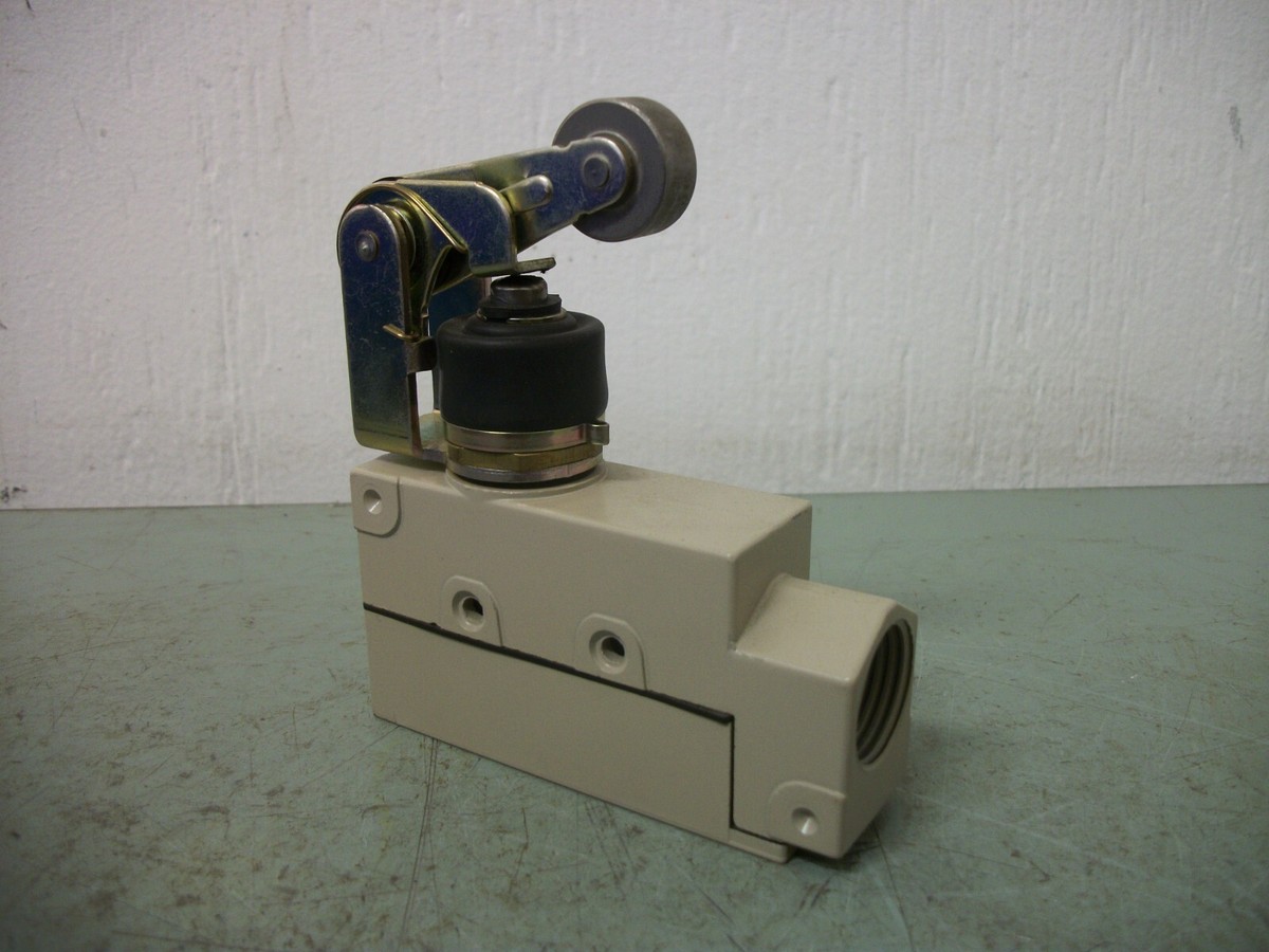 OMRON LIMIT SWITCH ZE-NA2-2S NOB | eBay