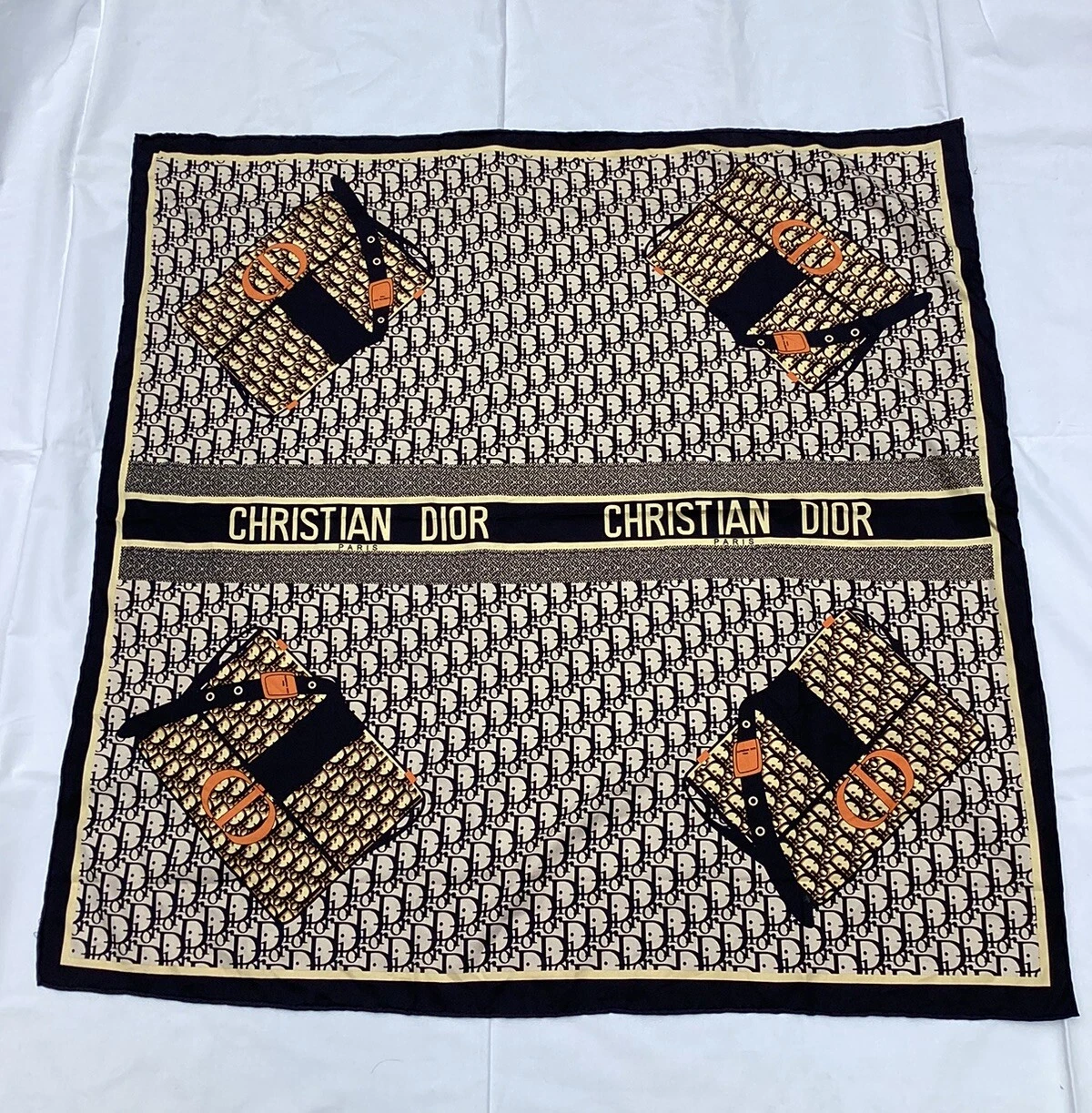 Sac logo vintage CHRISTIAN DIOR écharpe soie 34”x 34” rare