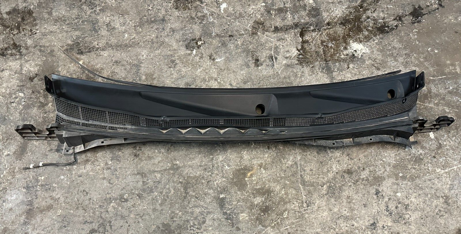 2016 2017 NISSAN TITAN XD PRO 4X OEM FRONT WINDSHIELD COWL 66810 EZ10A