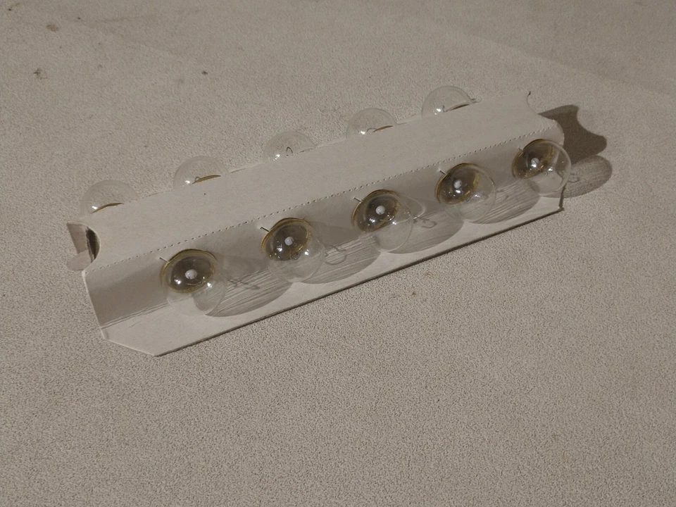 Sonoco Automotive Miniature Bulb Pack of 10 Part # 90 - Image 3 of 4