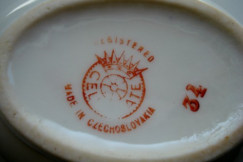Vintage Porcelain Creamer Four Color Design Gold Trim Made in Czechoslovakia - Picture 5 of 5