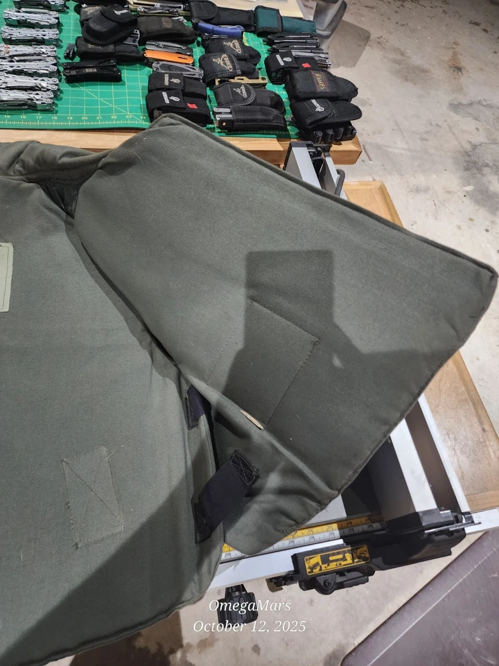 Chaleco antiaéreo excedente de la Marina de los Estados Unidos/Policía talla X LG, intento de retirar insignia de policía.  Foto 4 de 4