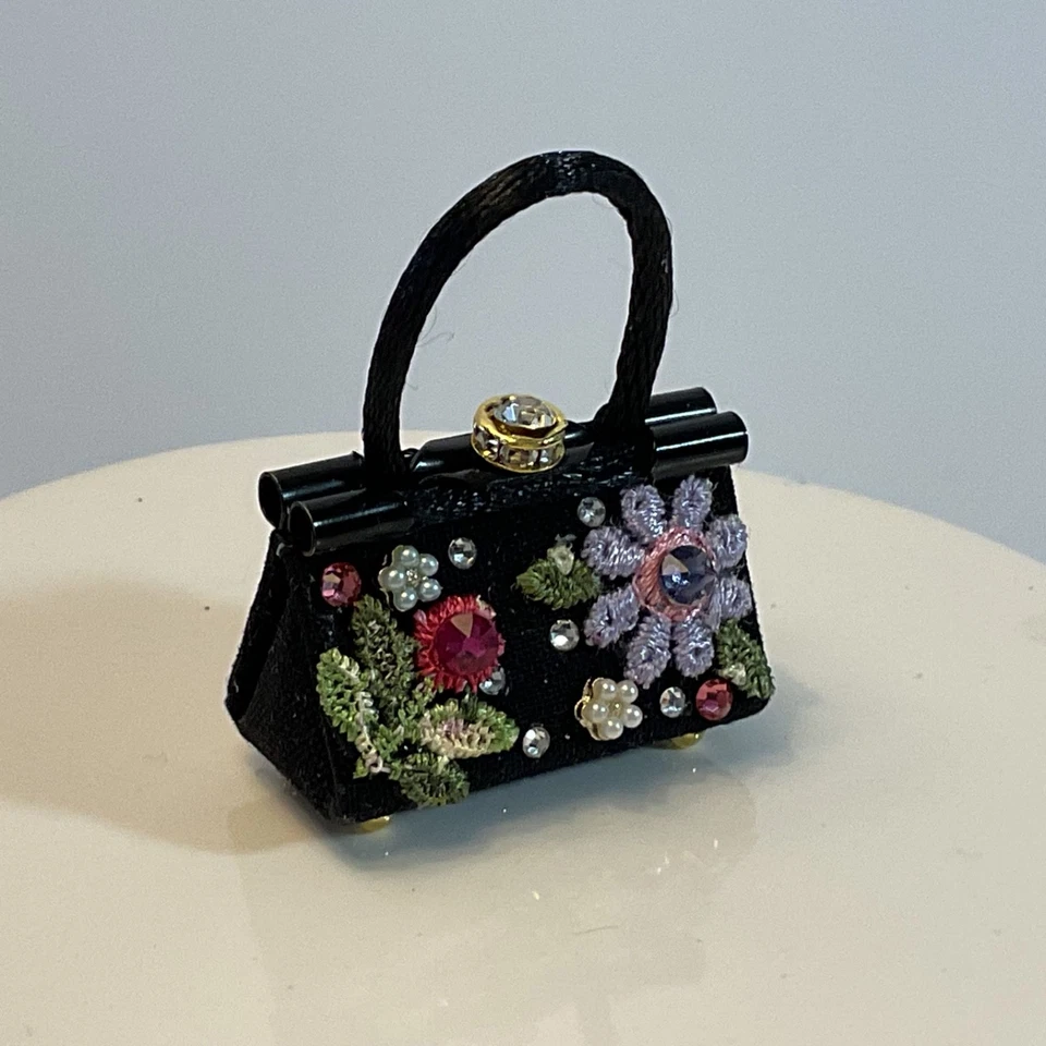 ÚNICO Bolso para Muñeca Barbie Negro Ornado para Muñecas de Moda de 11” Diseñado por Bee Foto 4 de 4