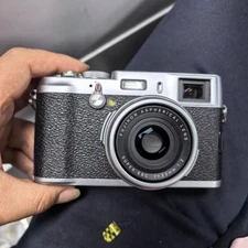 Fujifilm X100 12.3MP APS-C CMOS EXR 4x Optical Zoom Digital Camera -100% Working