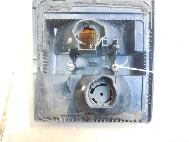 Luz trasera interior lado pasajero derecho audi 100 1980-1991 443945226 Foto 3 de 3