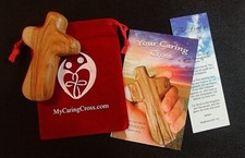 Cruz Confort - Cruz de Oración de Bolsillo de Madera Tallada a Mano con Bolsa de Pana RS/02