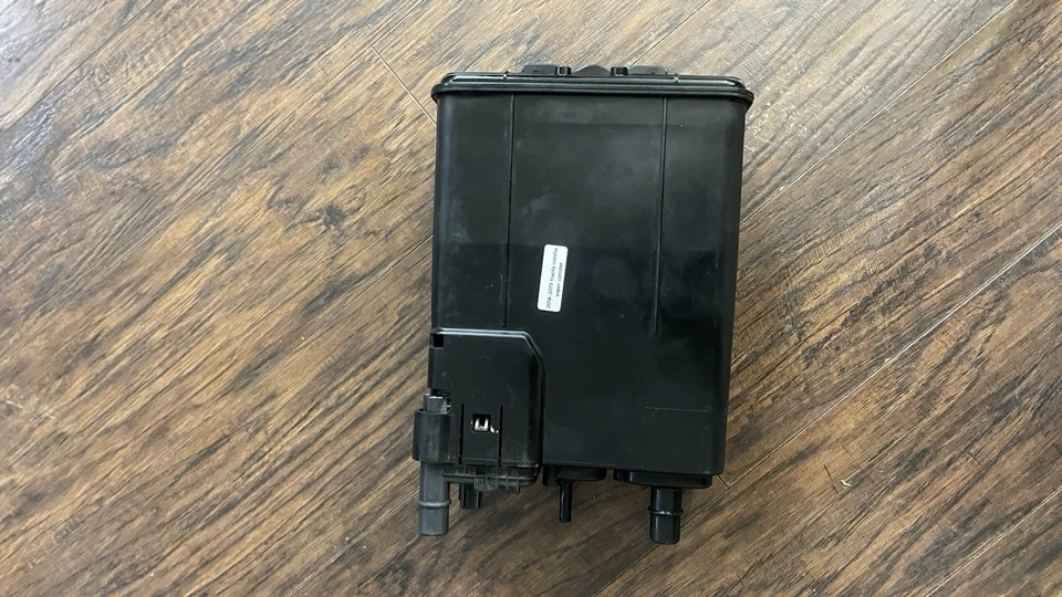 Bote de vapor de combustible Toyota Corolla 2014 a 2019 Foto 2 de 4