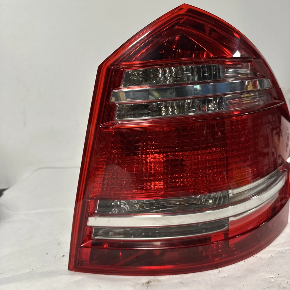 2007 - 2009 MERCEDES BENZ GL450 PASSENGER RIGHT SIDE TAIL LIGHT LL5 Foto 2 de 4