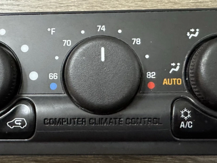 1999 - 2002 年凯迪拉克 ESCALADE BASE EXT 签名气候控制装置 15072169 — 第 3/4 张图片