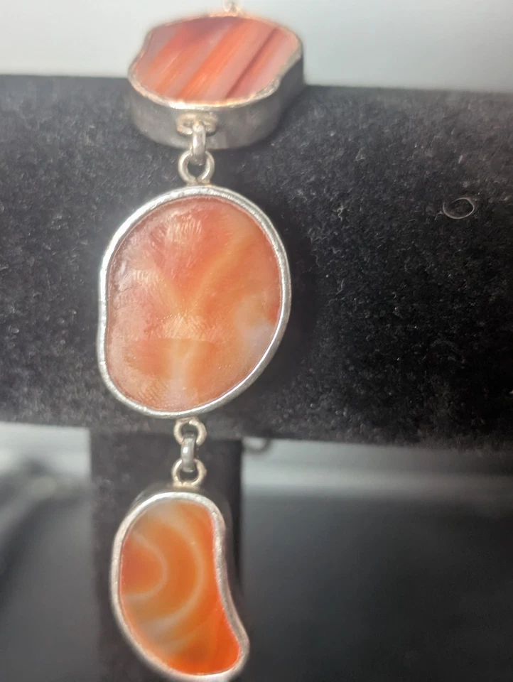 Brazalete estampado de plata de ley 925 con ágata cornalina, pulido y en rodajas Foto 3 de 4