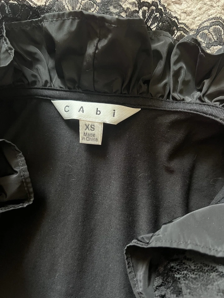 Blusa CAbi XS Negra Volantes Encaje Sin Mangas Tanque Hada Victoriano Gótico Estilo Y2K Foto 4 de 4