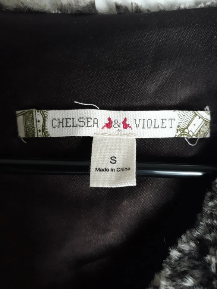 Chelsea & Violet Faux Fur Hook Button Vest Womens Size Small - Image 3 of 4