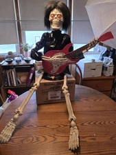 Joan “Bone Jett” Animated Skeleton by Gemmy – WORKS PERFECTLY – RARE COLLECTIBLE