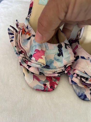 Sandalias Betsey Johnson 4 Volantes FLIRT Floral Rubor Satinado Tacón Bloque Talla 7 - Imagen 17 de 19