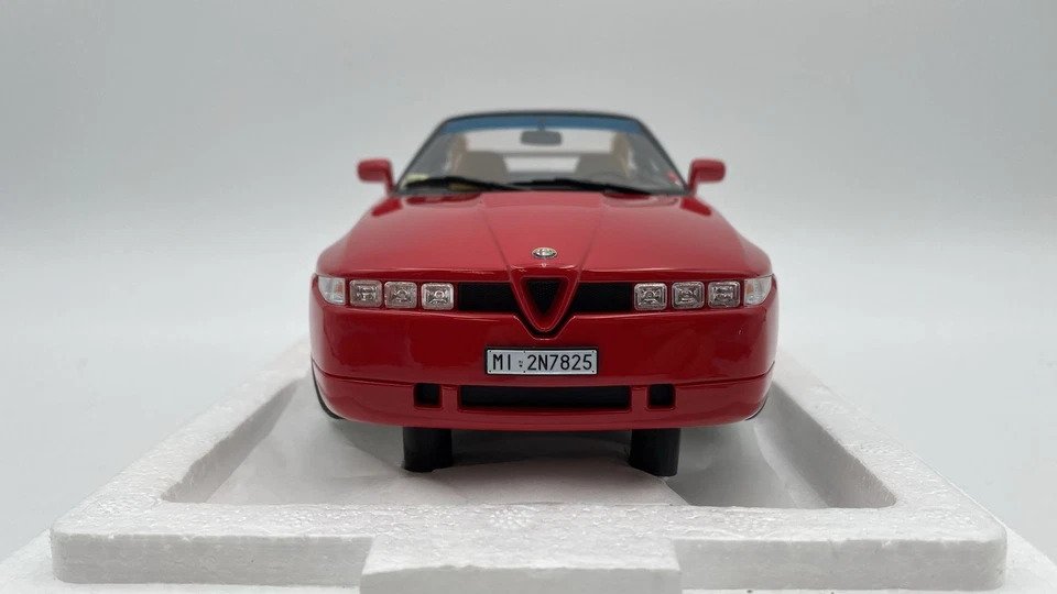 LM197A Laudoracing Alfa Romeo SZ (Es 30) 1989 1/18 - Immagine 2 di 4