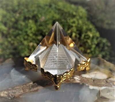 Piramide di cristalli curativi per energia positiva con pietre di