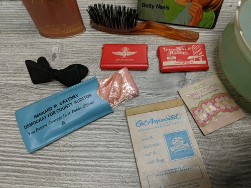 Lot Of 10 Vintage Hygiene Supplies - Picture 2 of 5