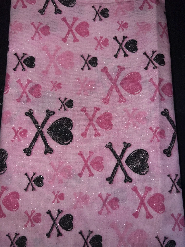 DE COLECCIÓN ROSA/NEGRO CORAZONES/BUESOS CRUZADOS TELA BRILLANTE TRADICIÓN Foto 4 de 4