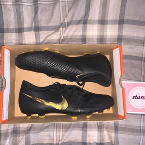 mens football boots size 9.5