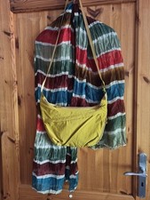 Umhänge -Tasche mit buntem Schal in Herbstfarben